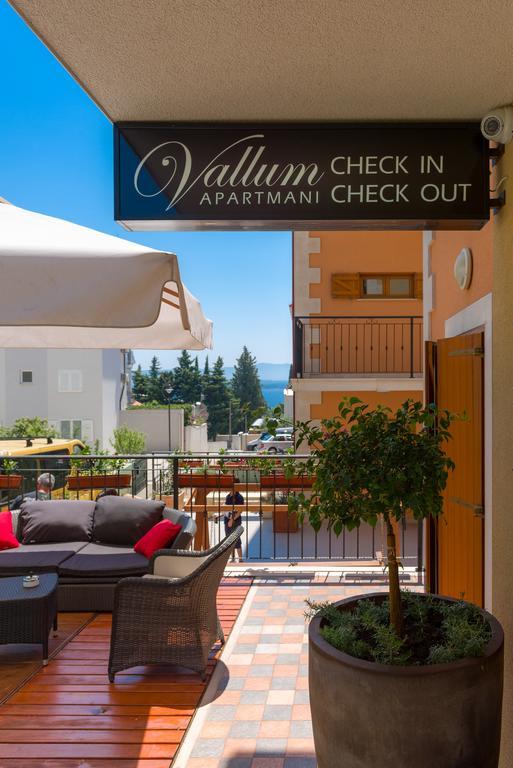 Apartments Vallum Bol Bagian luar foto