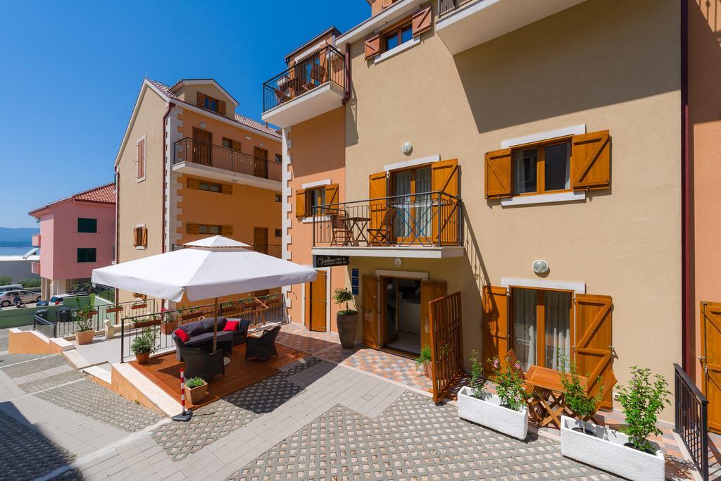 Apartments Vallum Bol Bagian luar foto